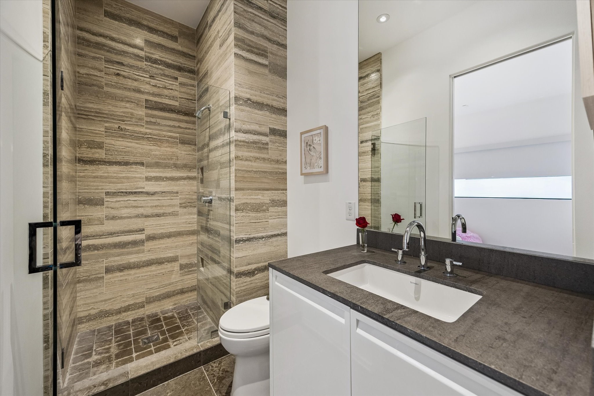 1527 Indiana Street Houston, TX 77006 - Photo 25 of 30 Secondary bathroom - has Poliform cabinetry.