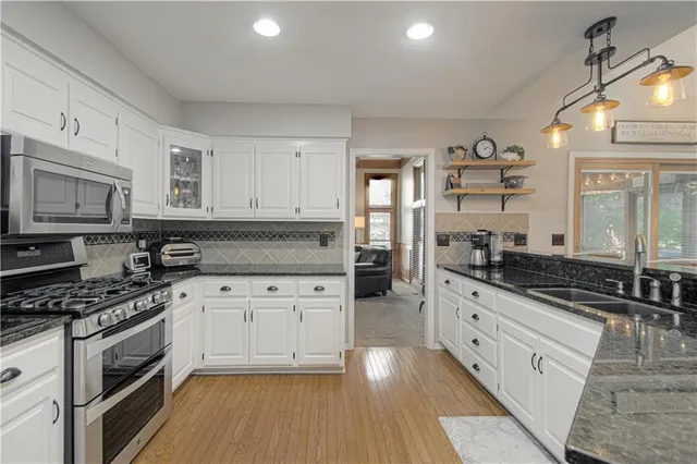 $499,900 | 15749 West 137th Street, Olathe, KS 66062