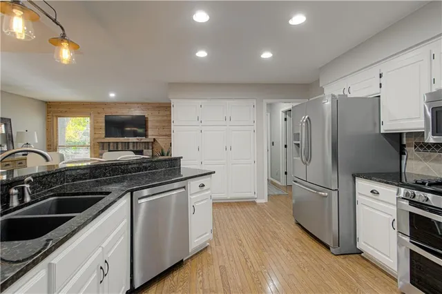 $499,900 | 15749 West 137th Street, Olathe, KS 66062