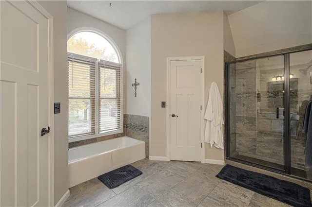 $499,900 | 15749 West 137th Street, Olathe, KS 66062