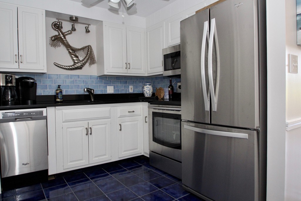 19 Atlantic Road, Unit 13 Gloucester, MA 01930 - Photo 18 of 24 Gallery Image 18