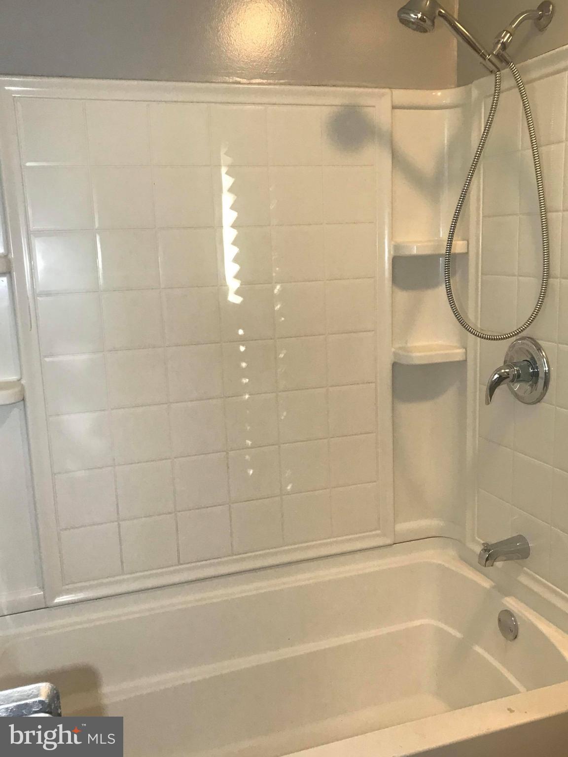 12 Leeway Dundalk, MD 21222 - Photo 5 of 24 a bathroom with a bath tub