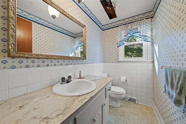 $340,000 | 6606 Northwest Quail Run Drive, Parkville, MO 64152