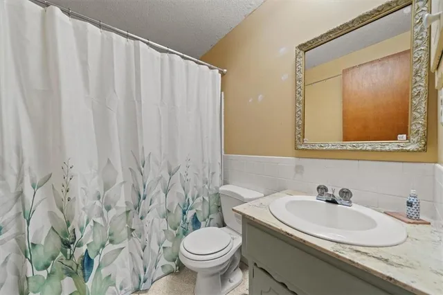 $340,000 | 6606 Northwest Quail Run Drive, Parkville, MO 64152