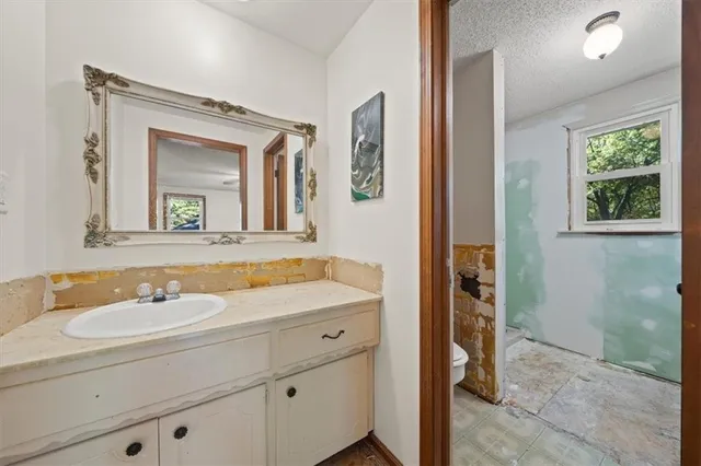 $340,000 | 6606 Northwest Quail Run Drive, Parkville, MO 64152