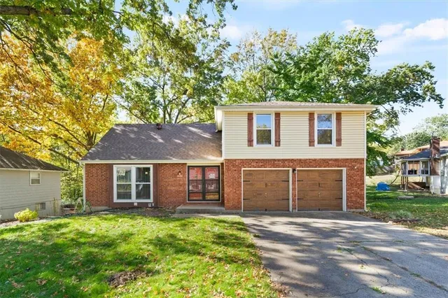 $340,000 | 6606 Northwest Quail Run Drive, Parkville, MO 64152