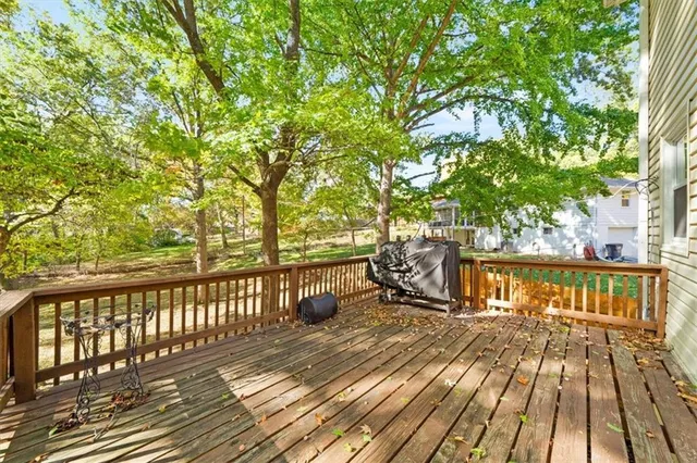 $340,000 | 6606 Northwest Quail Run Drive, Parkville, MO 64152