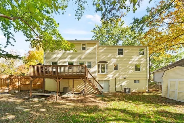 $340,000 | 6606 Northwest Quail Run Drive, Parkville, MO 64152