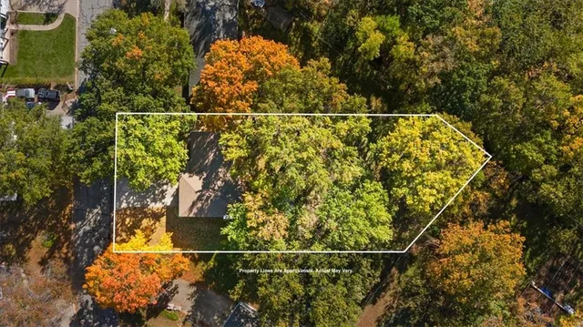 $340,000 | 6606 Northwest Quail Run Drive, Parkville, MO 64152