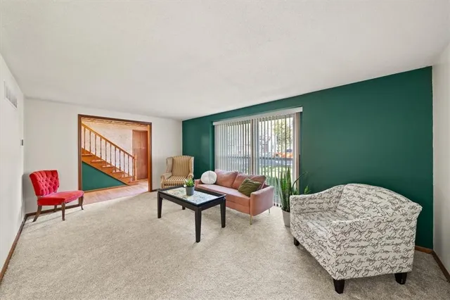 $340,000 | 6606 Northwest Quail Run Drive, Parkville, MO 64152