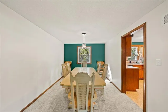 $340,000 | 6606 Northwest Quail Run Drive, Parkville, MO 64152