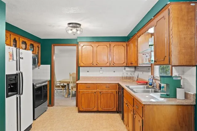 $340,000 | 6606 Northwest Quail Run Drive, Parkville, MO 64152