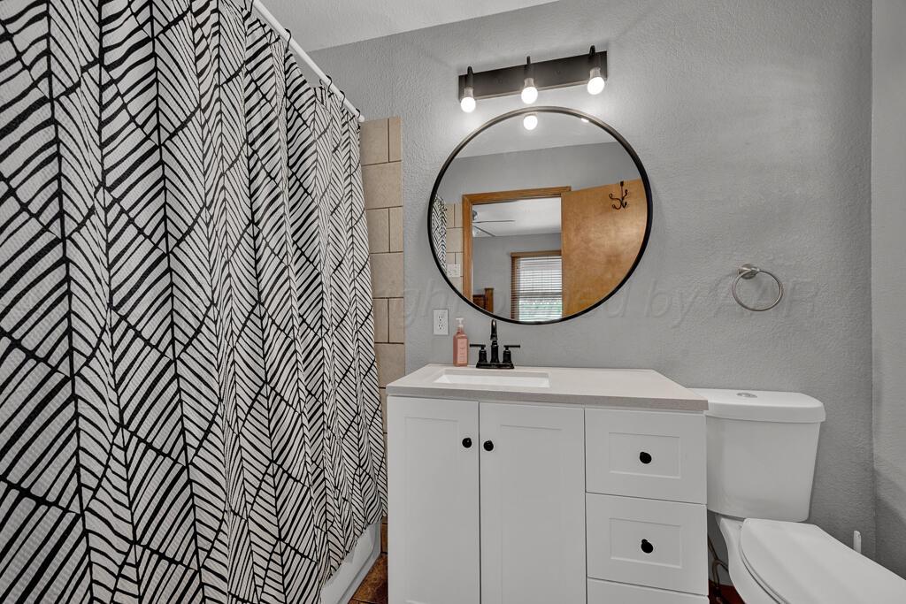 504 East 5th Street Sunray, TX 79086 - Photo 13 of 22 a bathroom with a sink and a mirror