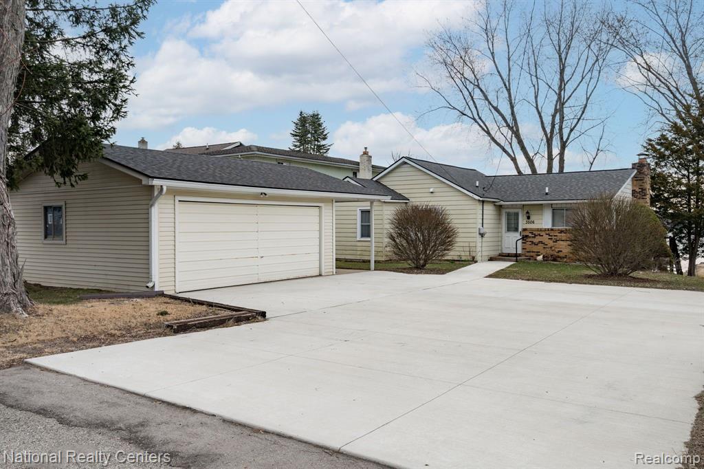 3506 Moberly Road Commerce Township, MI 48382 - Photo 3 of 37