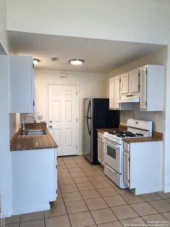 $1,300 | 8026 Fair Bend, San Antonio, TX 78250