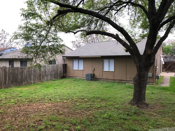 $1,300 | 8026 Fair Bend, San Antonio, TX 78250