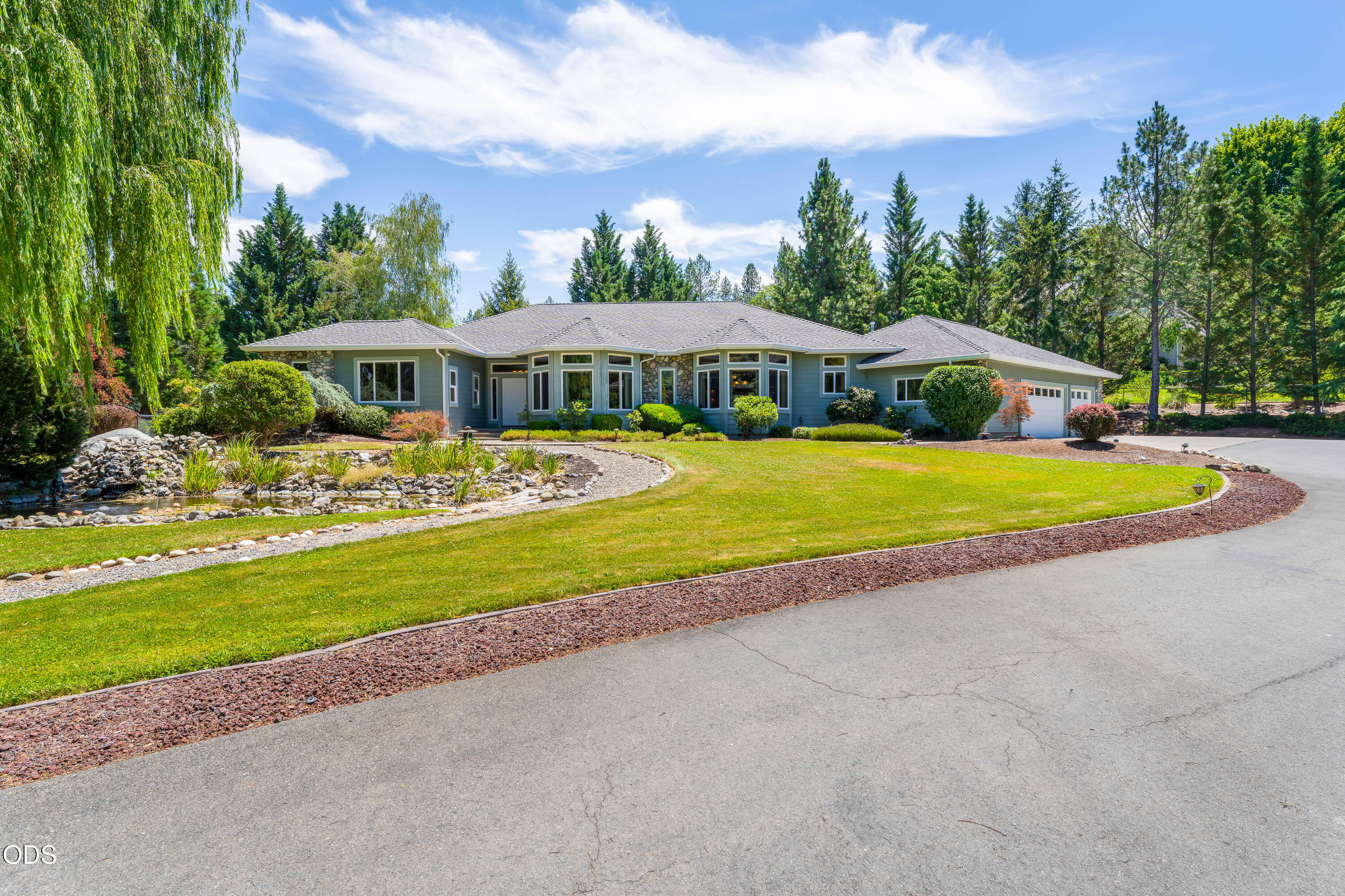 155 Kingsgate Way Grants Pass, OR 97527 - Photo 9 of 53