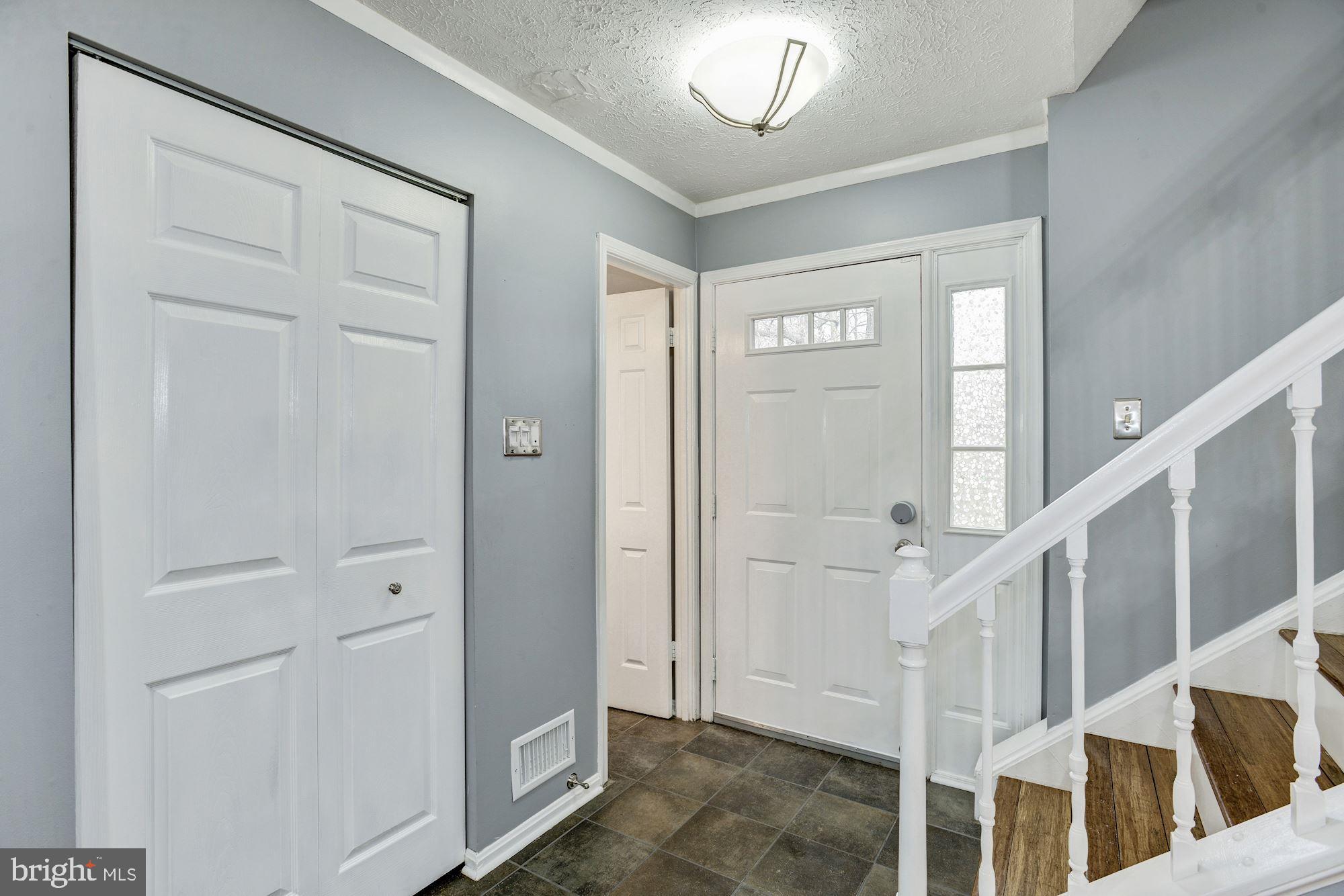 7342 Stream Way Springfield, VA 22152 - Photo 4 of 42 Entryway