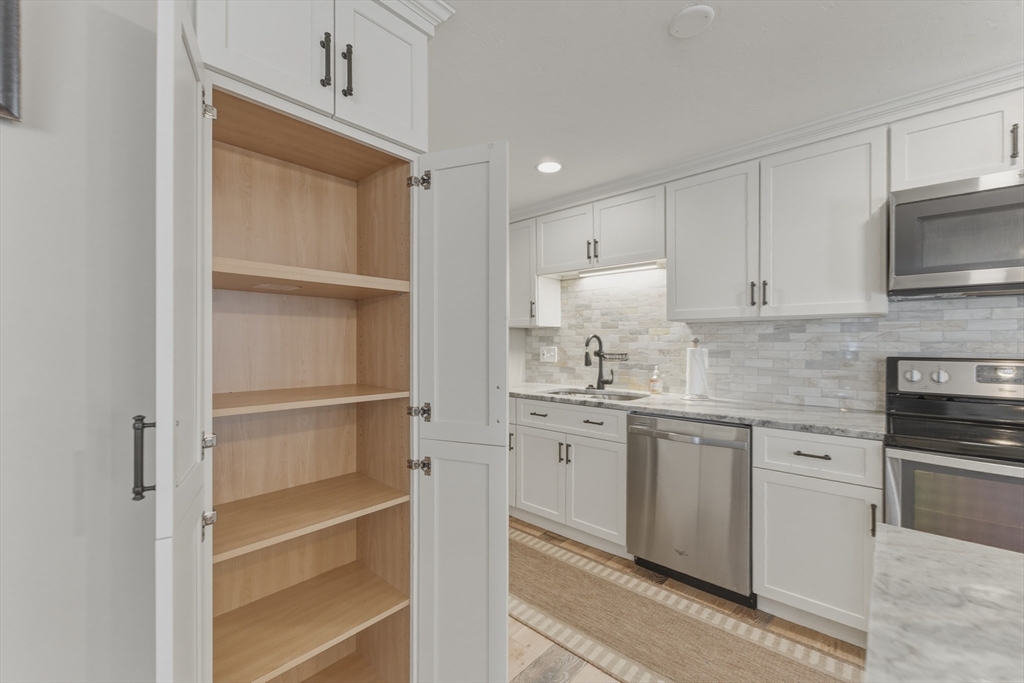 402 Ridgefield Circle, Unit D Clinton, MA 01510 - Photo 15 of 35