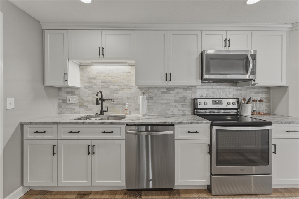402 Ridgefield Circle, Unit D Clinton, MA 01510 - Photo 8 of 35