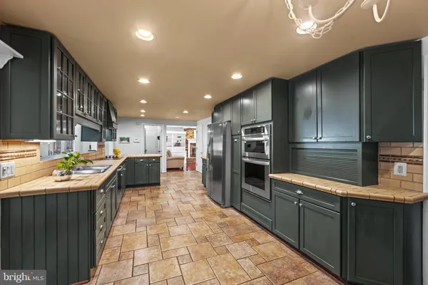 $1,025,000 | 6 Starlight Court, Potomac, MD 20854