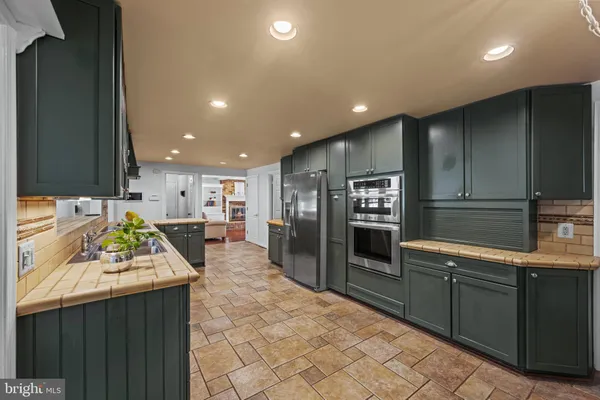 $1,025,000 | 6 Starlight Court, Potomac, MD 20854