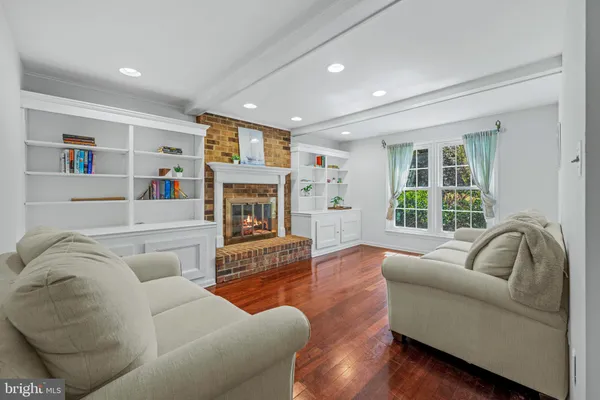 $1,025,000 | 6 Starlight Court, Potomac, MD 20854