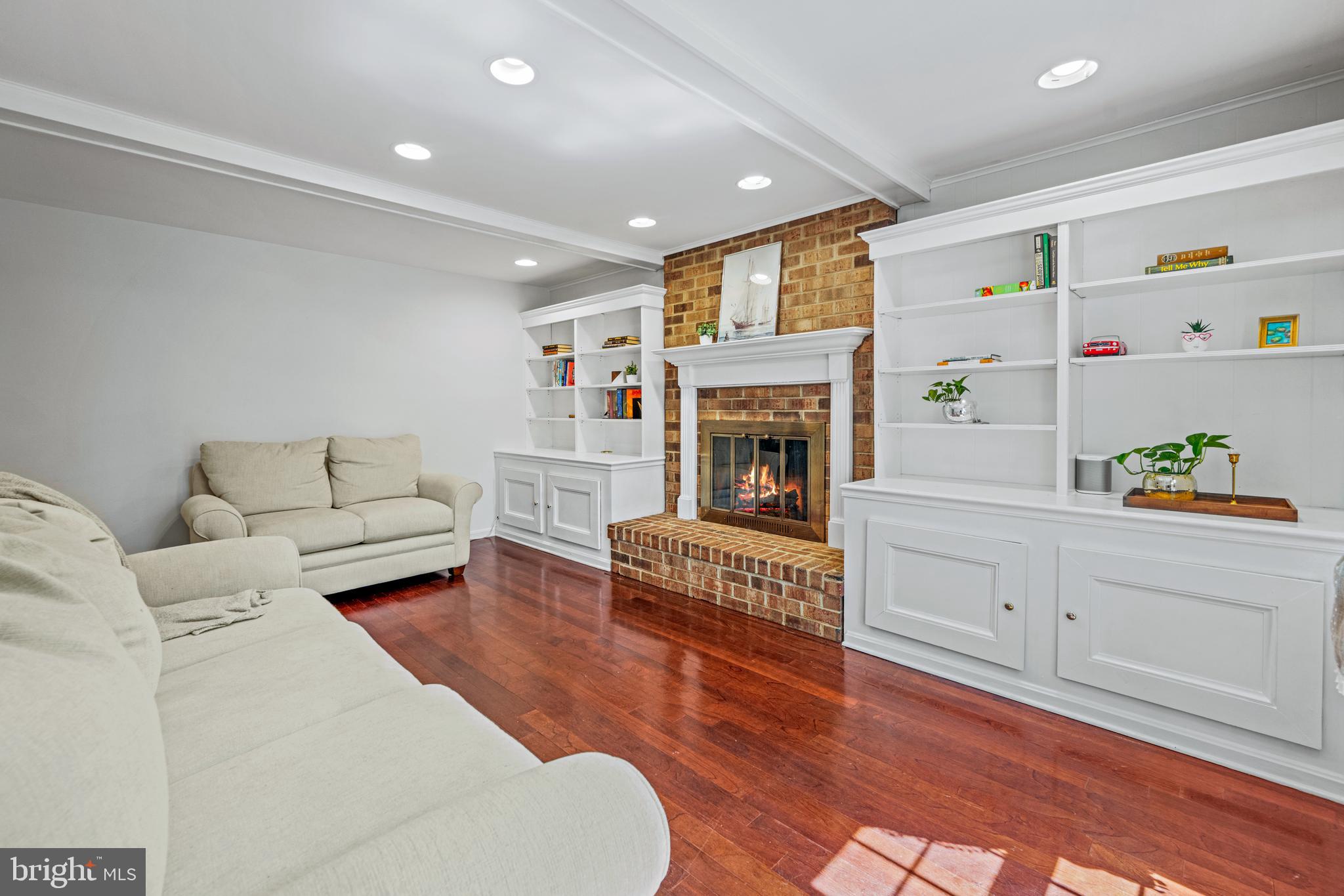 6 Starlight Court Potomac, MD 20854 - Photo 25 of 65 Living Room