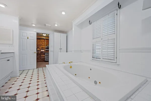 $1,025,000 | 6 Starlight Court, Potomac, MD 20854