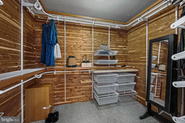 $1,025,000 | 6 Starlight Court, Potomac, MD 20854