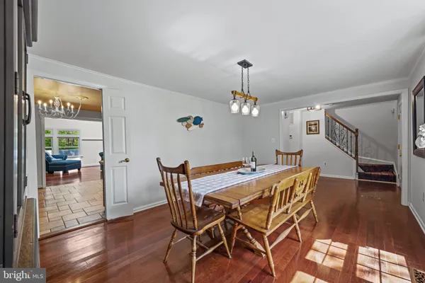 $1,025,000 | 6 Starlight Court, Potomac, MD 20854