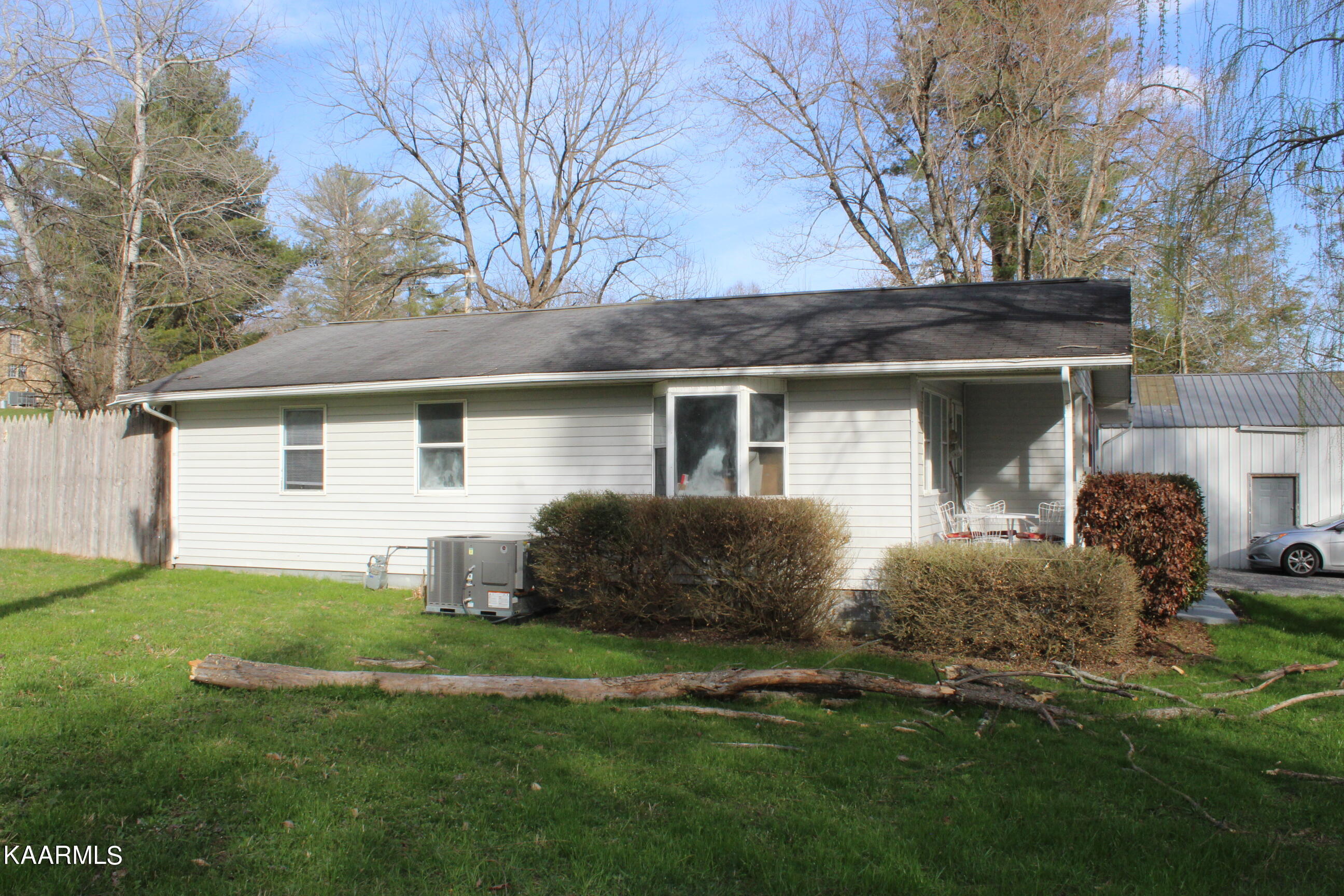 1027 Kennedy Road Jamestown, TN 38556 - Photo 2 of 15 029