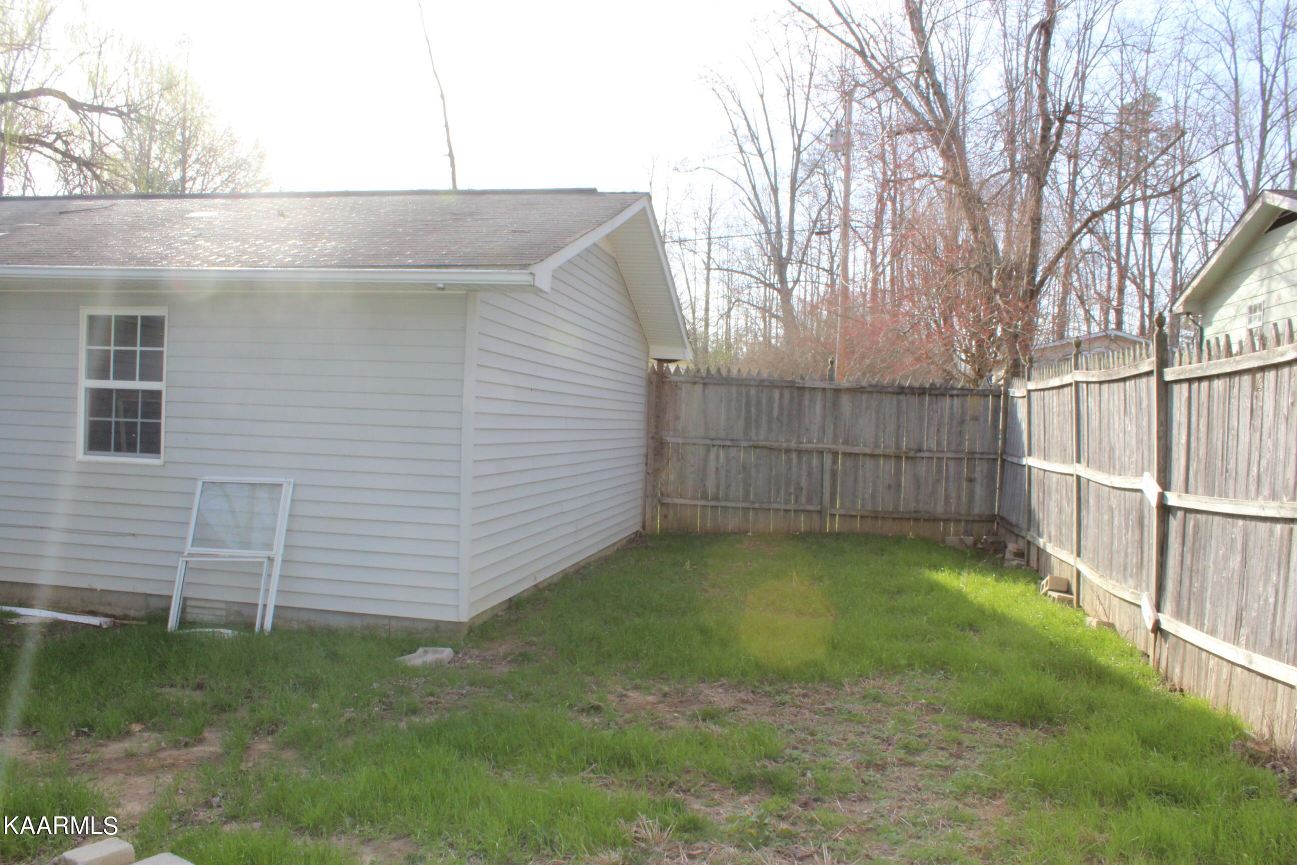 1027 Kennedy Road Jamestown, TN 38556 - Photo 6 of 15 033