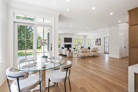 $2,600,000 | 10 Threepence Drive, Melville, NY 11747