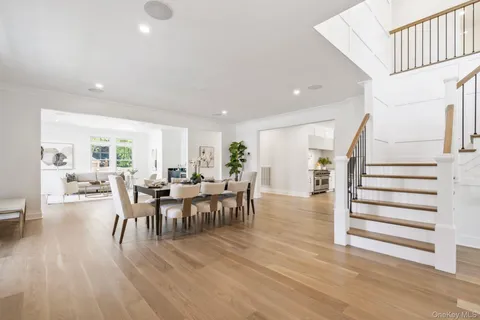 $2,600,000 | 10 Threepence Drive, Melville, NY 11747