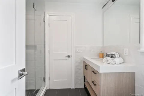 $2,600,000 | 10 Threepence Drive, Melville, NY 11747