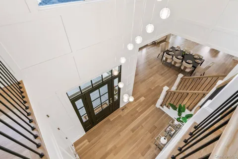 $2,600,000 | 10 Threepence Drive, Melville, NY 11747