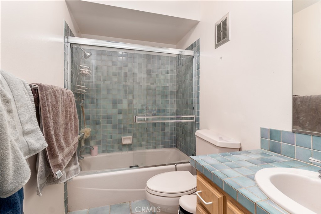 4967 Chapala Drive Riverside, CA 92507 - Photo 27 of 34 a bath room with a toilet a bath tub and a sink
