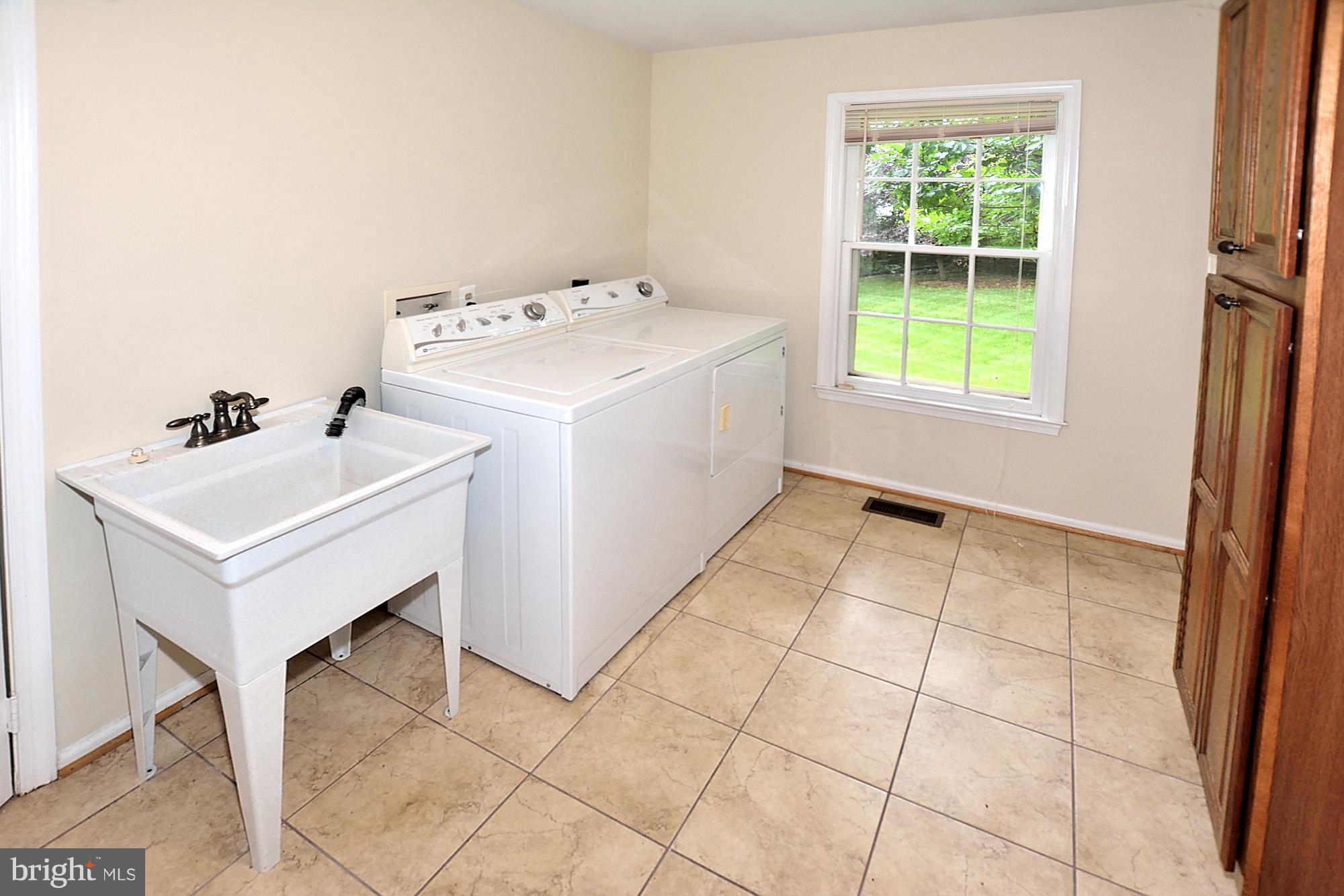 103 Minor Road Sterling, VA 20165 - Photo 29 of 30 Laundry