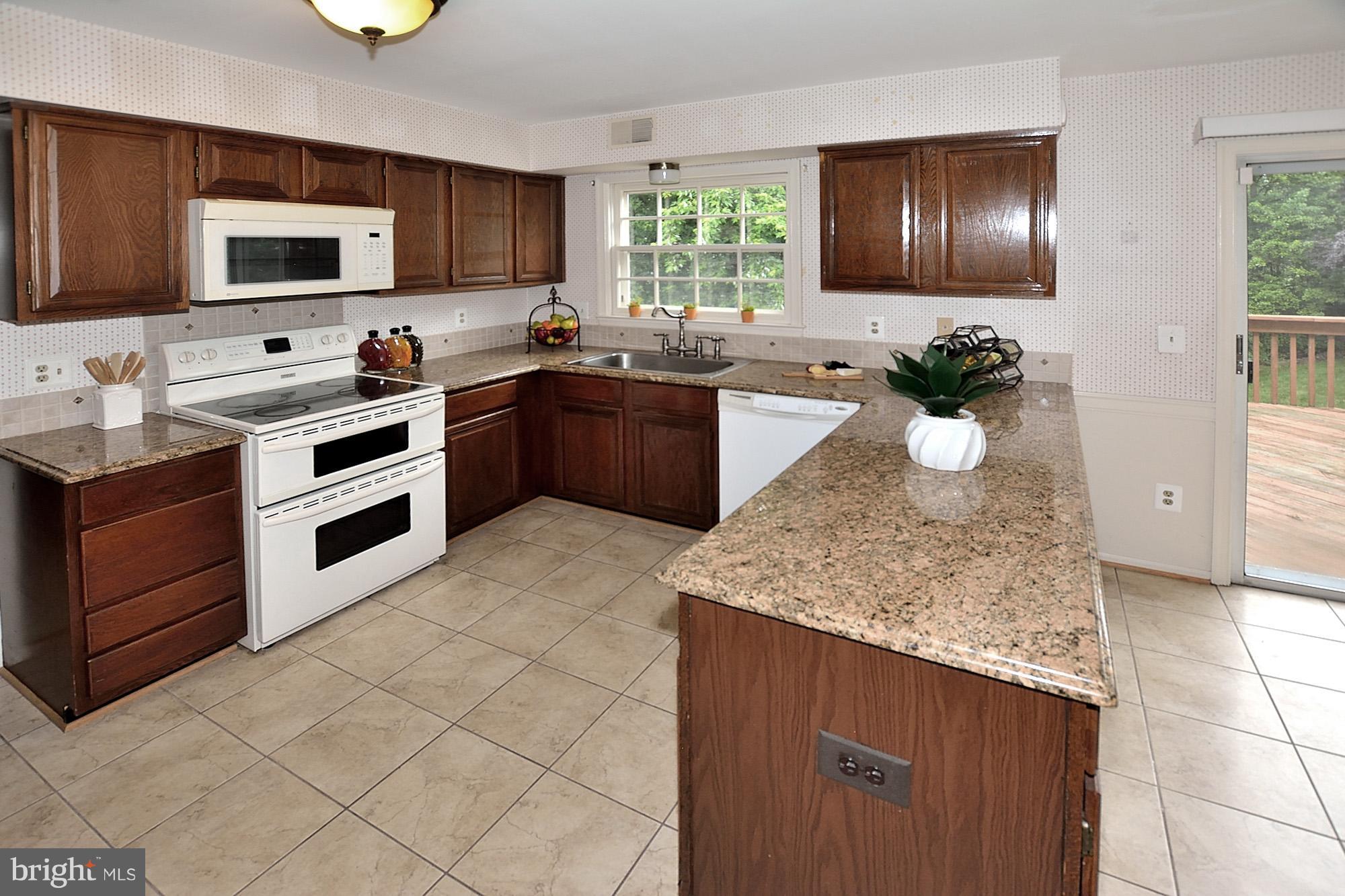 103 Minor Road Sterling, VA 20165 - Photo 8 of 30 Kitchen