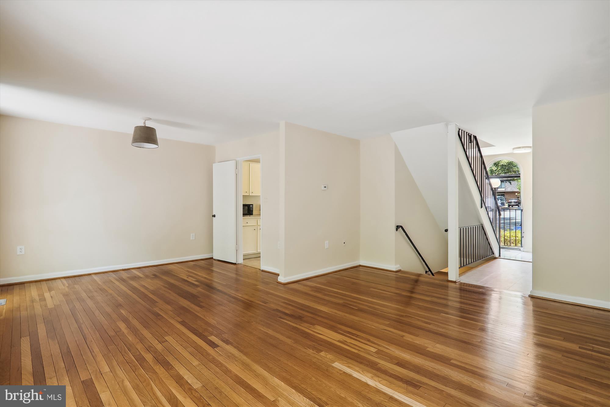 8194 Inverness Ridge Road Potomac, MD 20854 - Photo 12 of 30 Living Room