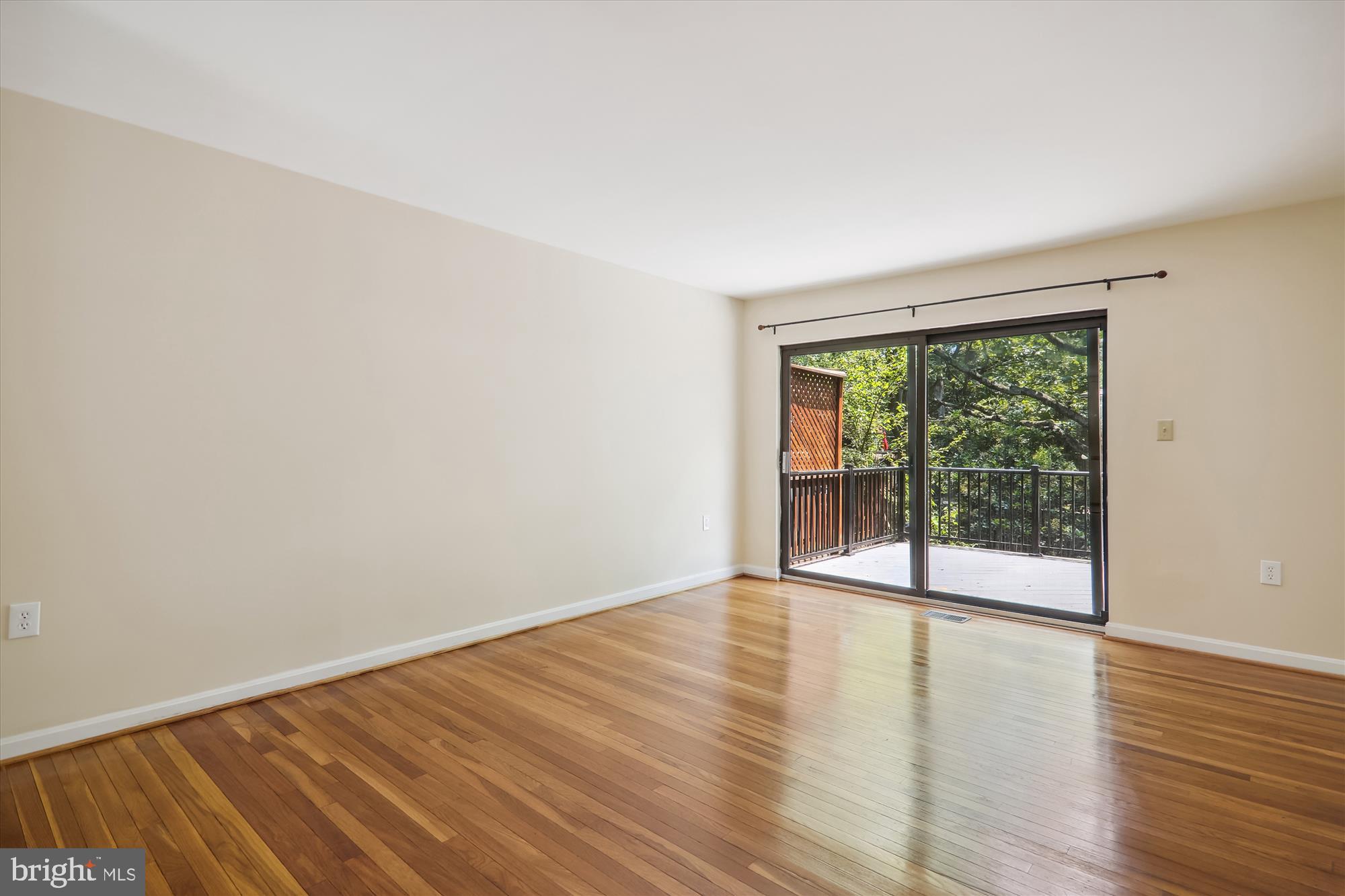 8194 Inverness Ridge Road Potomac, MD 20854 - Photo 14 of 30 Living Room