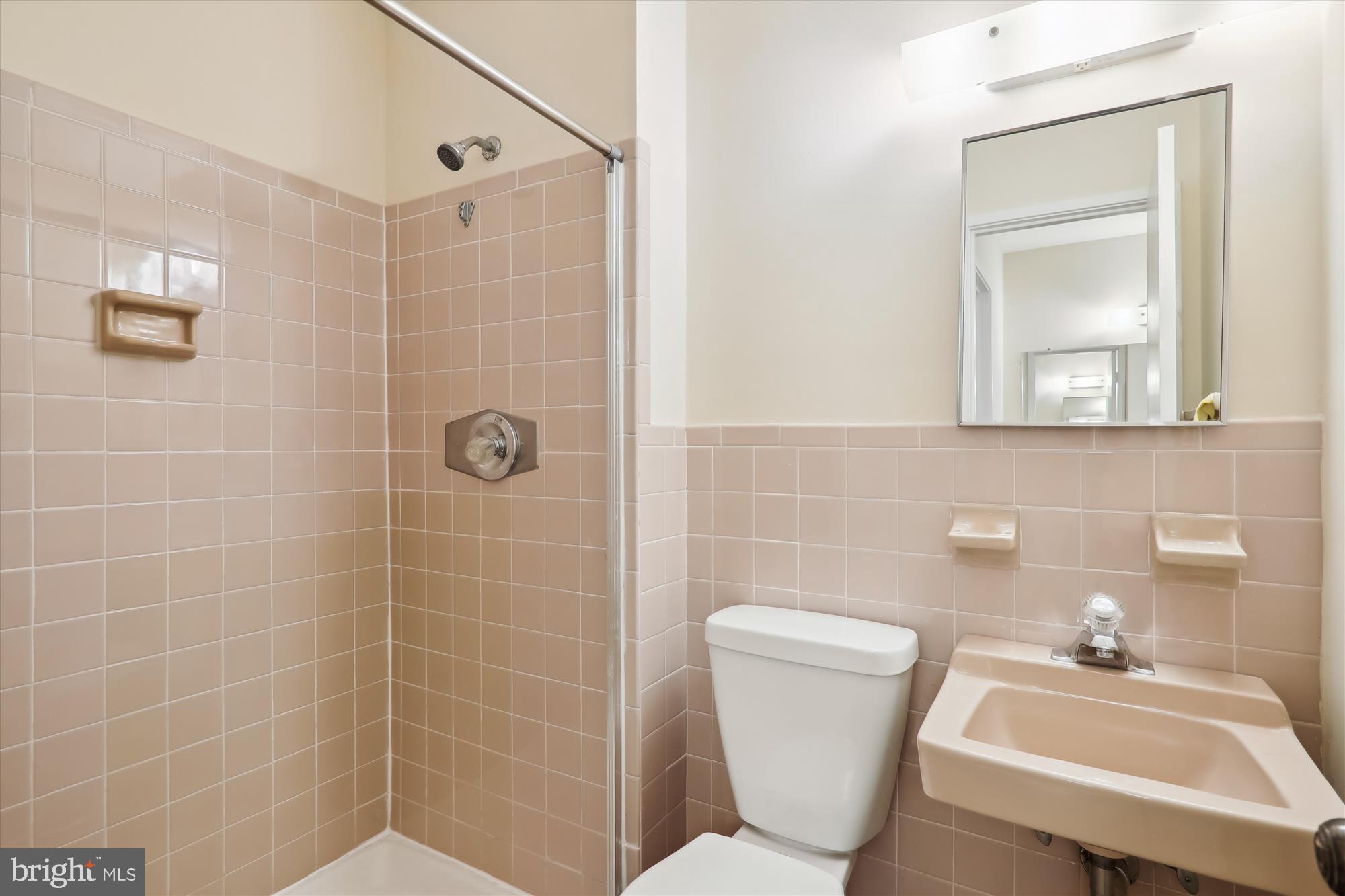 8194 Inverness Ridge Road Potomac, MD 20854 - Photo 19 of 30 Primary Bath