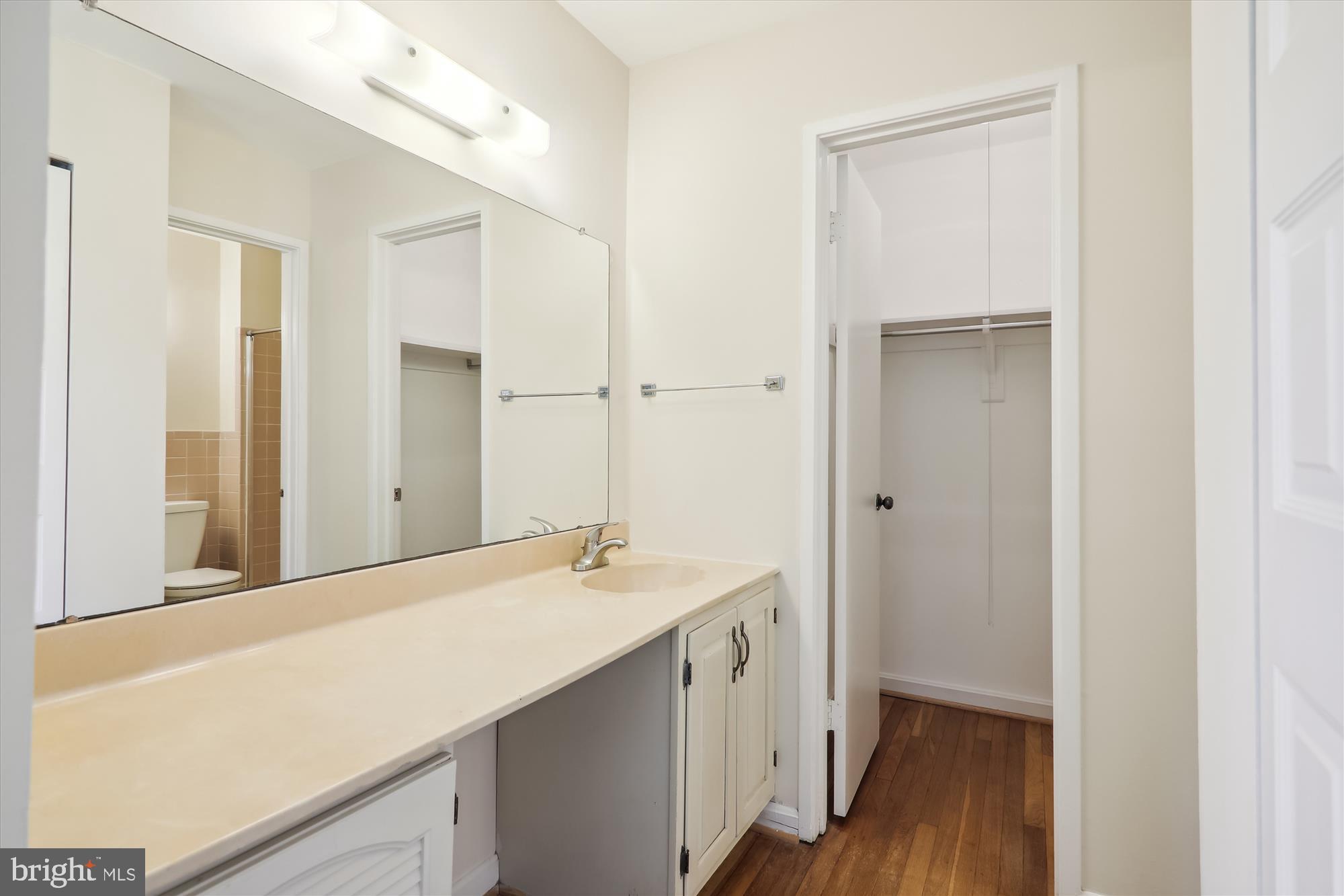 8194 Inverness Ridge Road Potomac, MD 20854 - Photo 24 of 30 Vanity