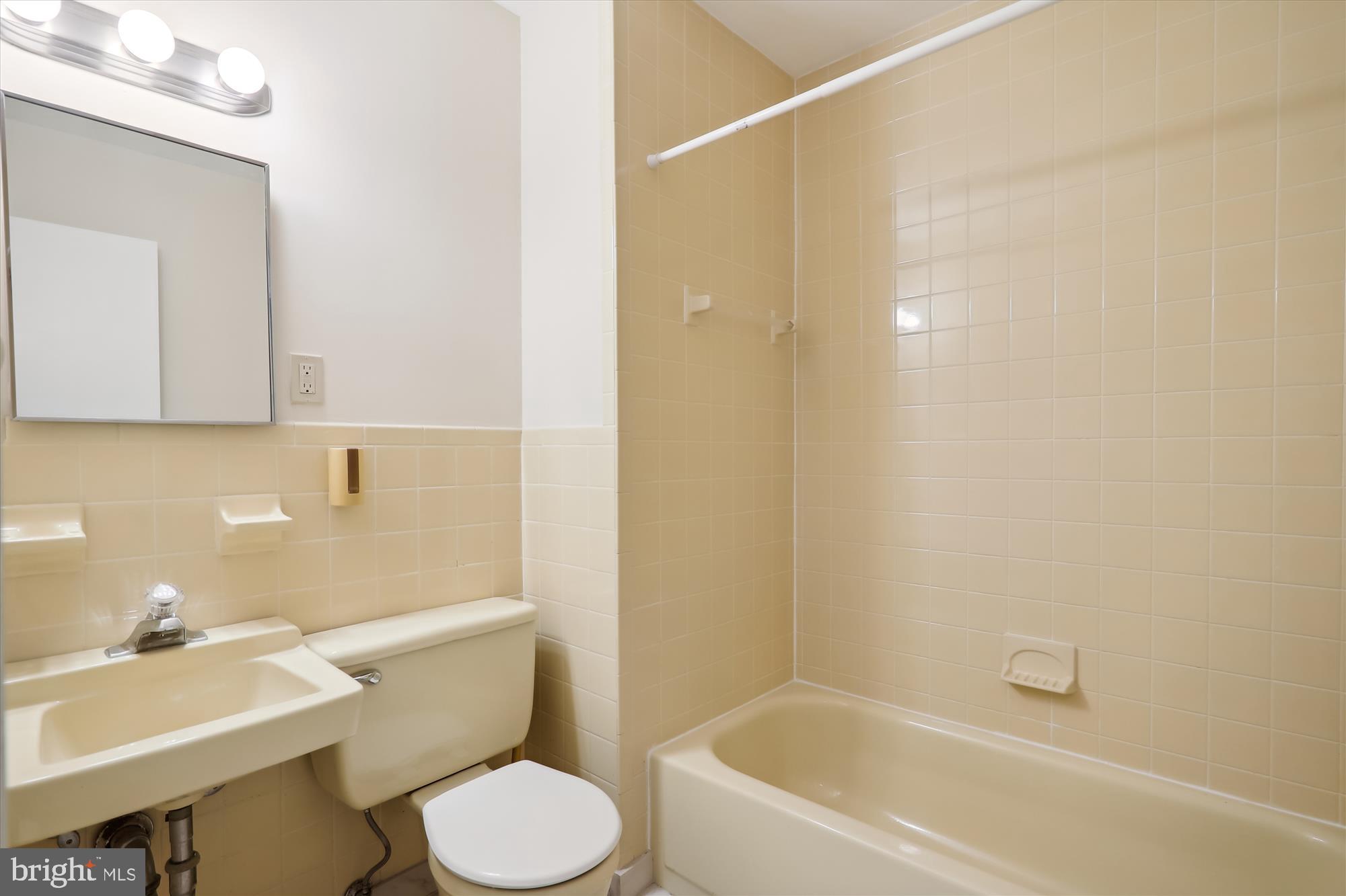 8194 Inverness Ridge Road Potomac, MD 20854 - Photo 25 of 30 Bath