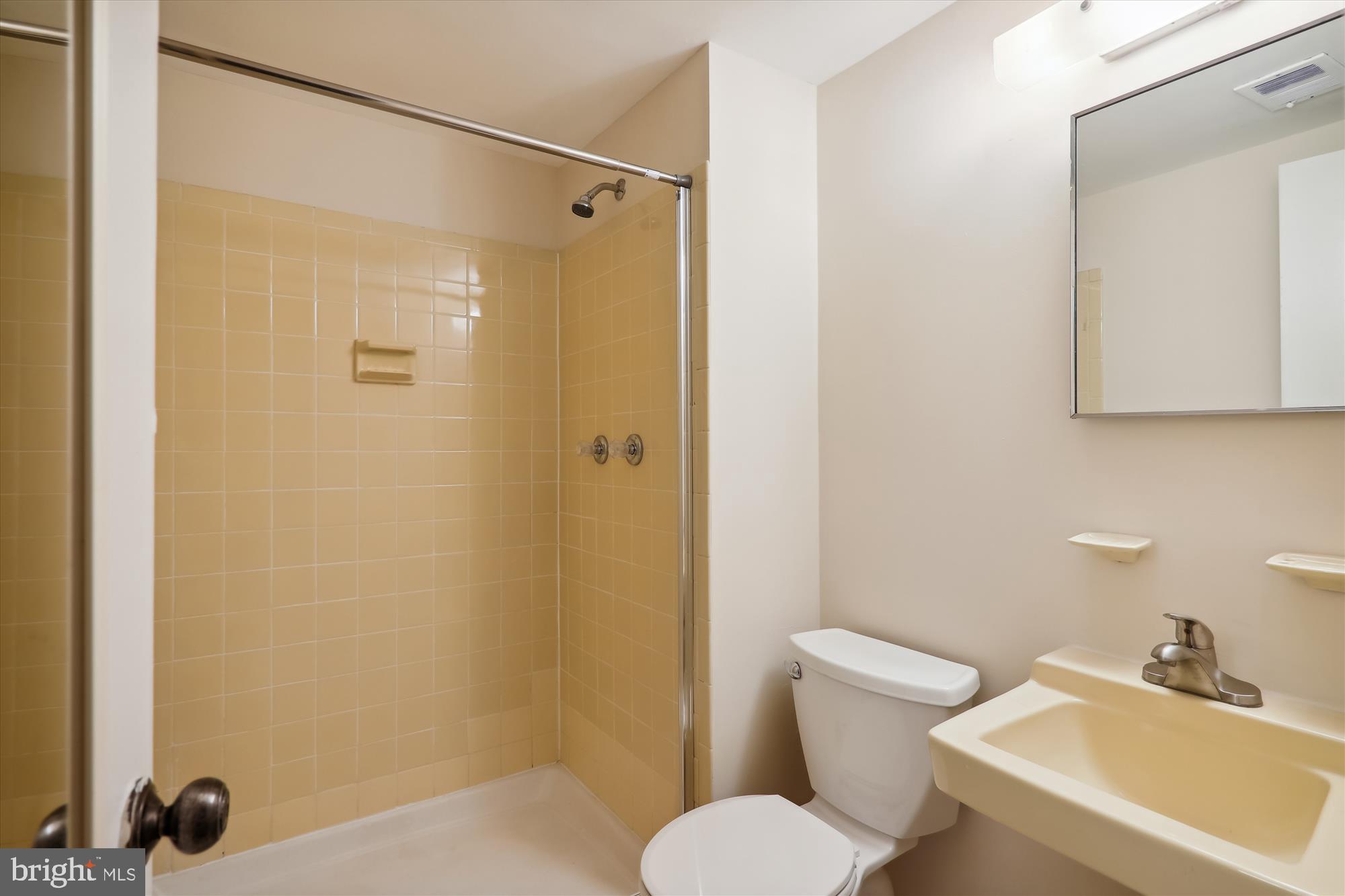 8194 Inverness Ridge Road Potomac, MD 20854 - Photo 29 of 30 Bath