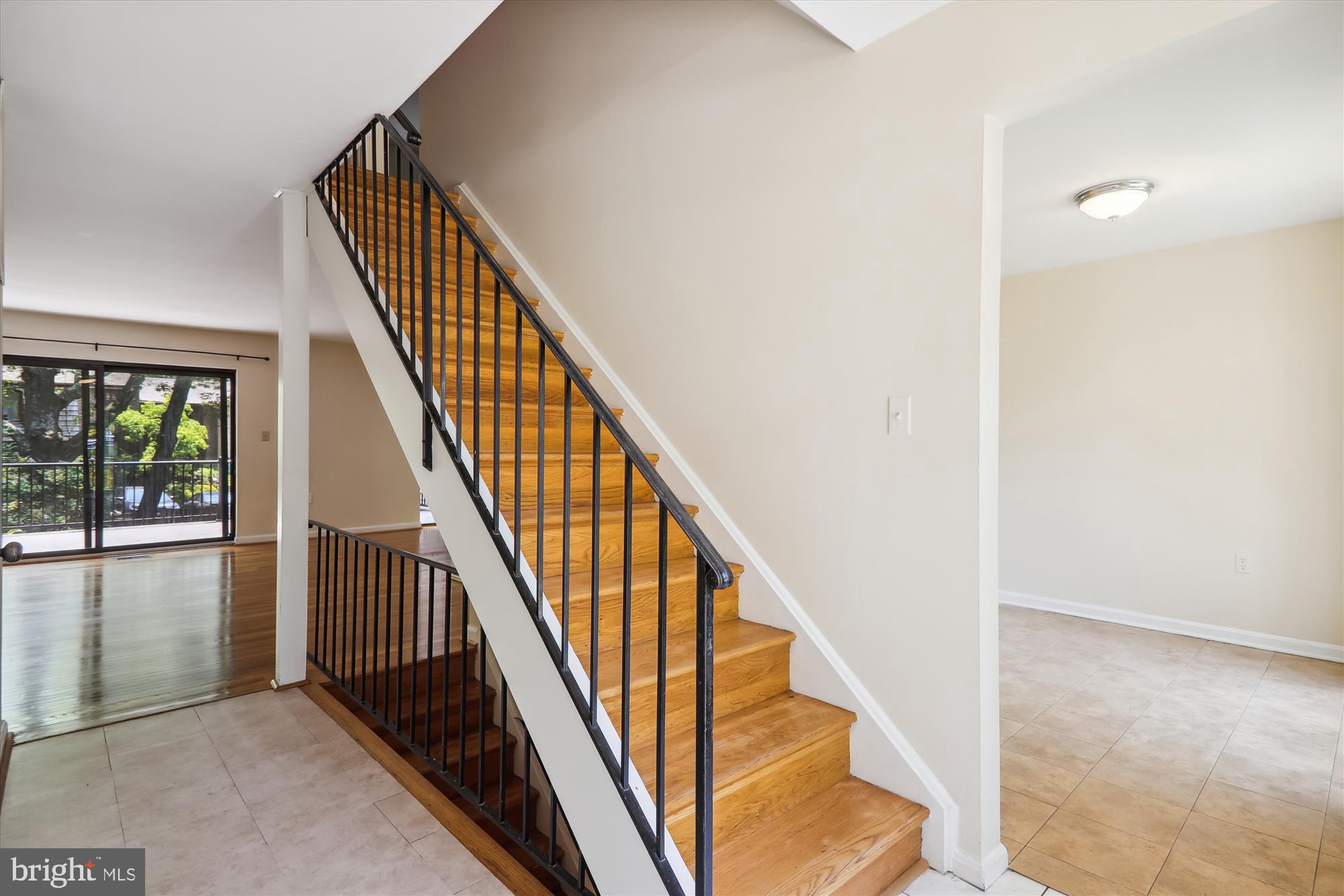 8194 Inverness Ridge Road Potomac, MD 20854 - Photo 5 of 30 Foyer