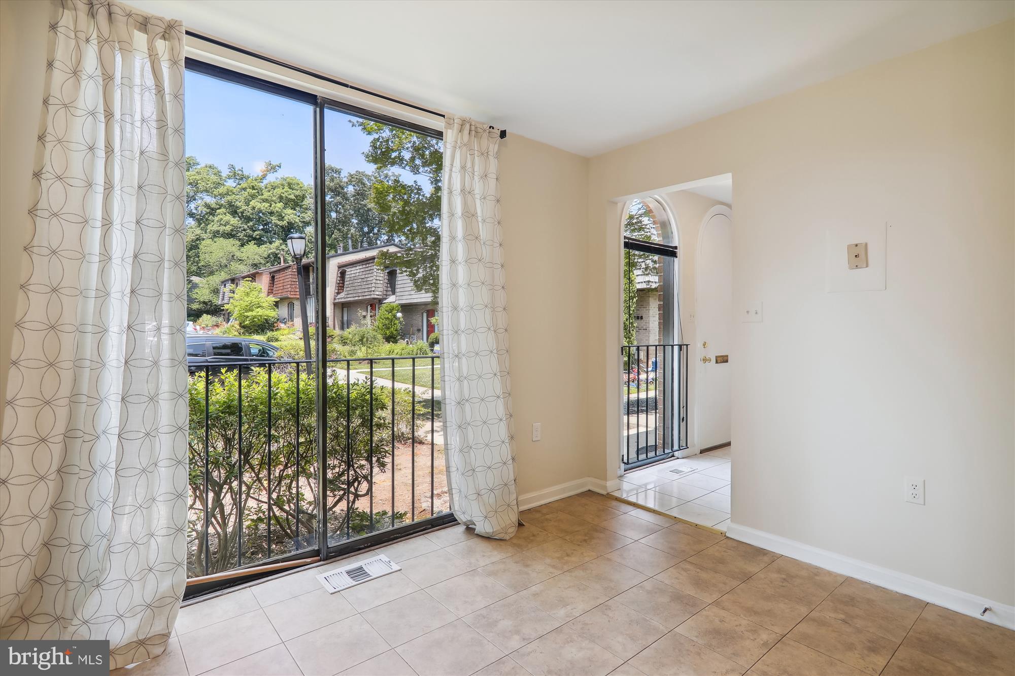 8194 Inverness Ridge Road Potomac, MD 20854 - Photo 6 of 30 Breakfast Area