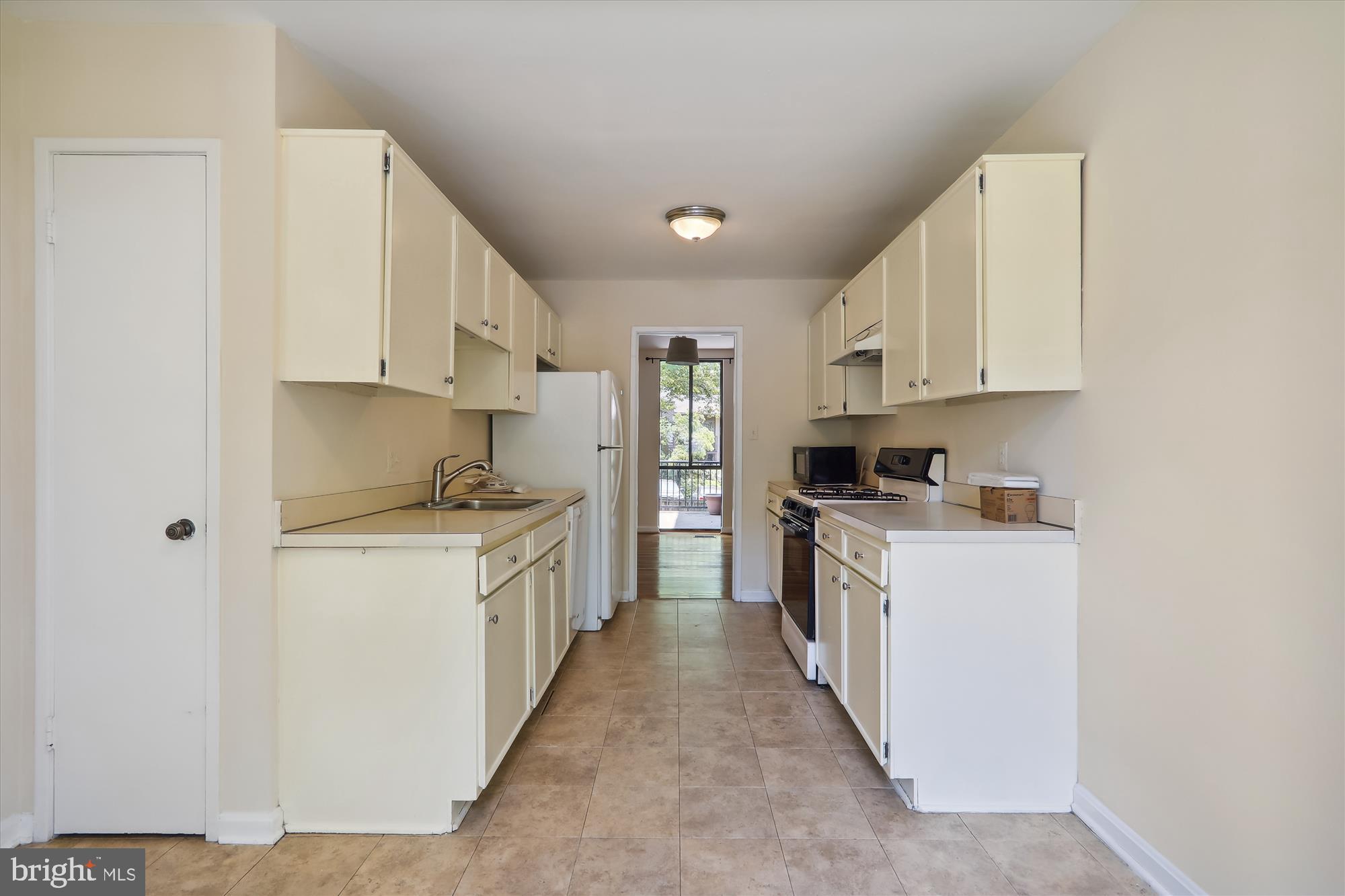 8194 Inverness Ridge Road Potomac, MD 20854 - Photo 7 of 30 Kitchen