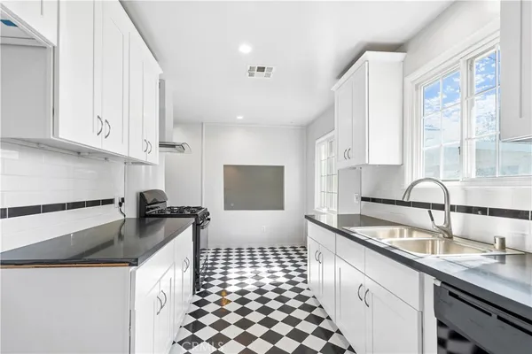 $3,950 | 7721 Oakdale Avenue, Winnetka, CA 91306